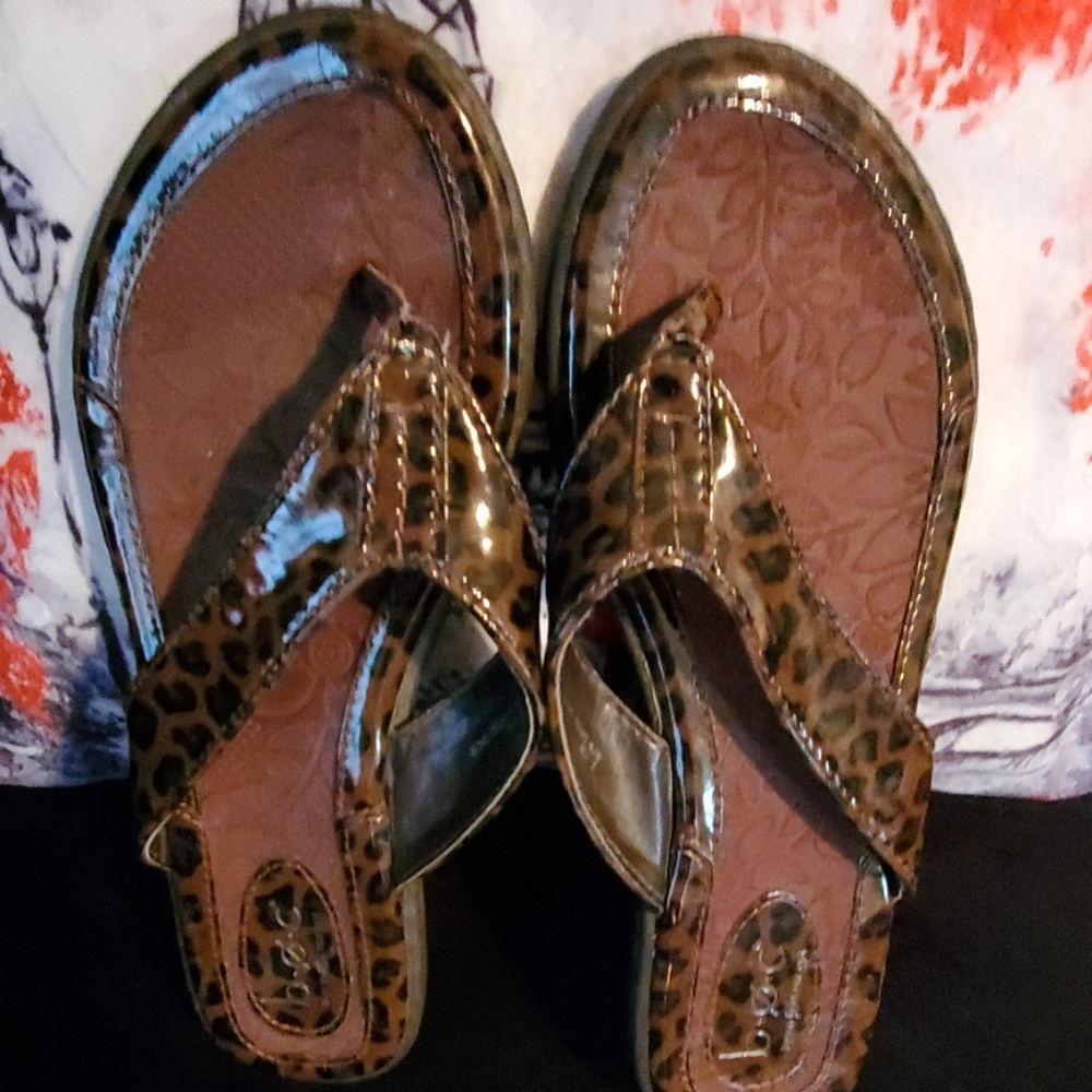 Born concept sandals